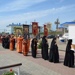 Крестный ход у Иверского храма